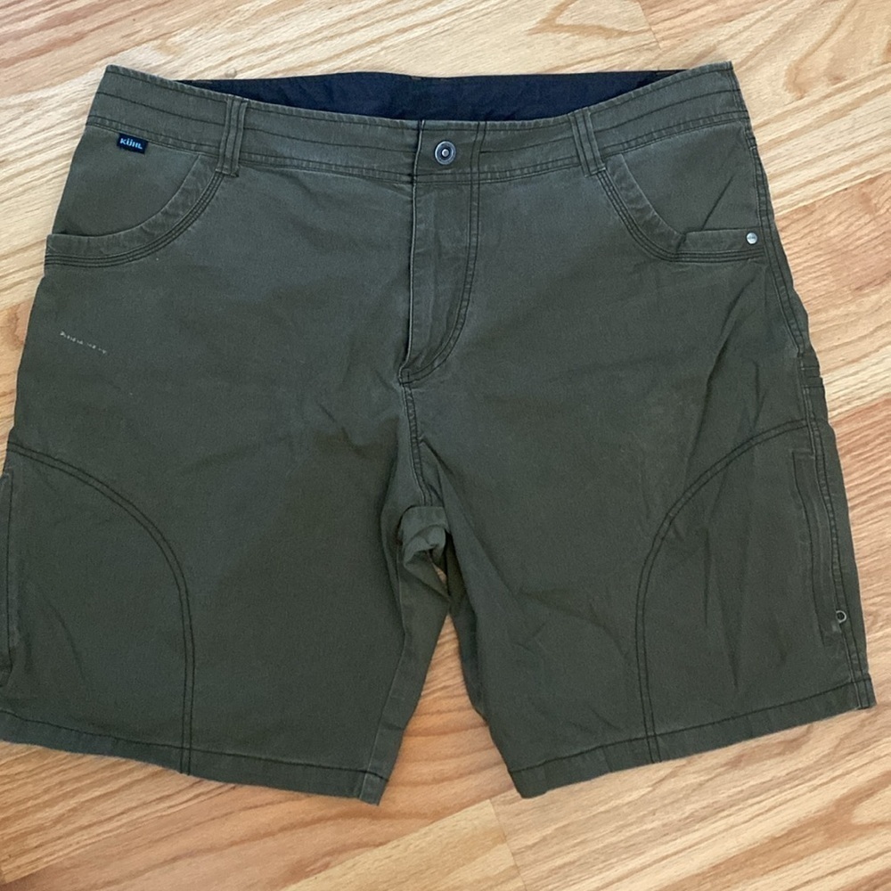 Kuhl Men’s Cargo Shorts 9’ Sz 40 vintage patina dye Cotton Flat Front Green